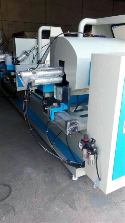 断桥铝门窗设备